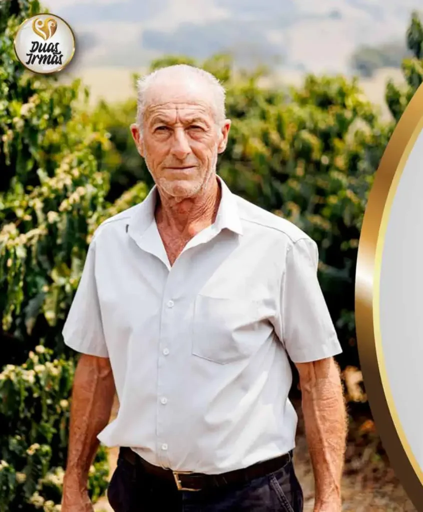 De raízes na tradição da cafeicultura italiana, o Sr. Edno aprendeu ainda menino o valor da terra, ajudando seus pais na lavoura de café Duas Irmãs.